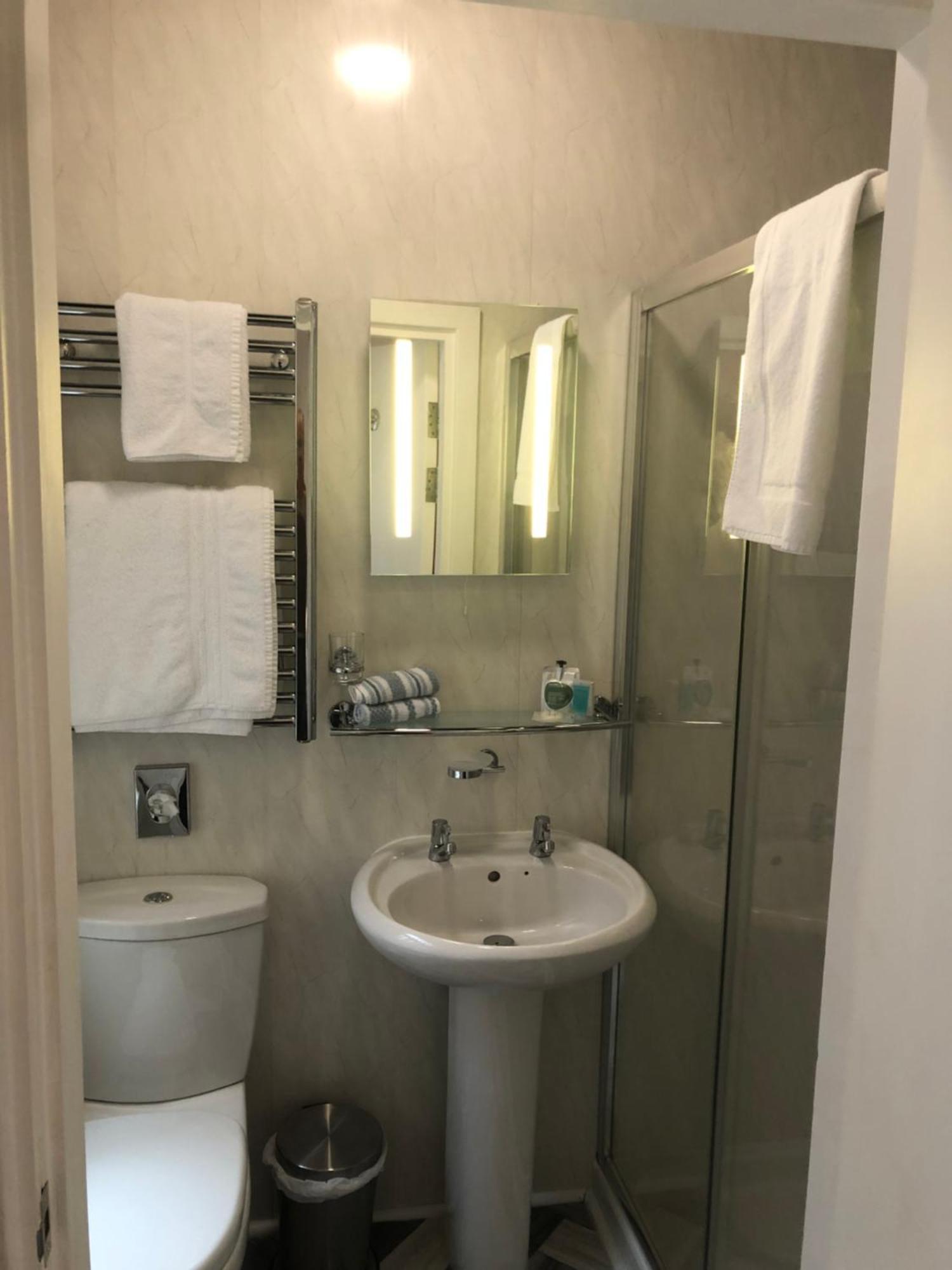 Deluxe Double Room,1588588818:JPEG
